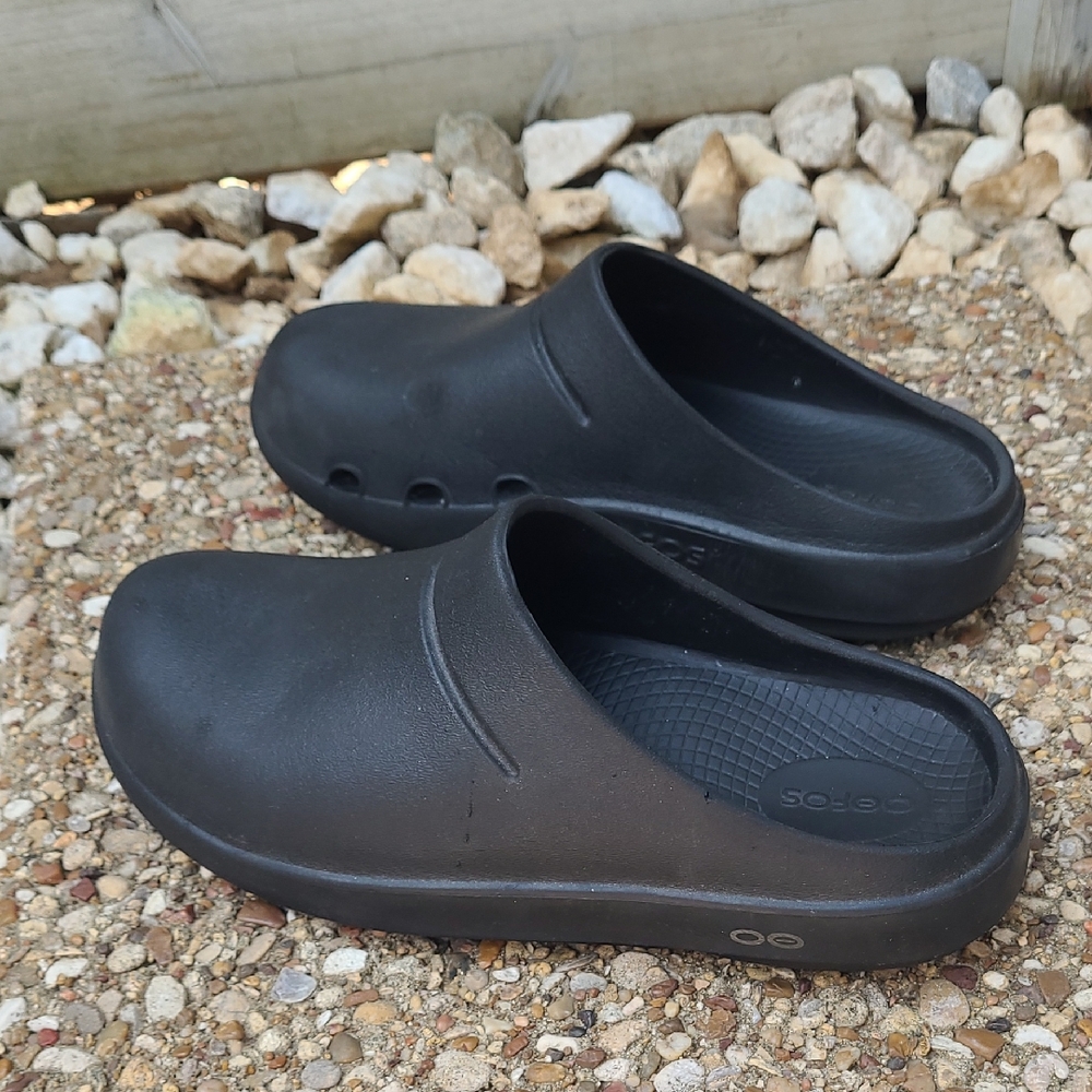 OOFOS  Black Slip-On Clogs